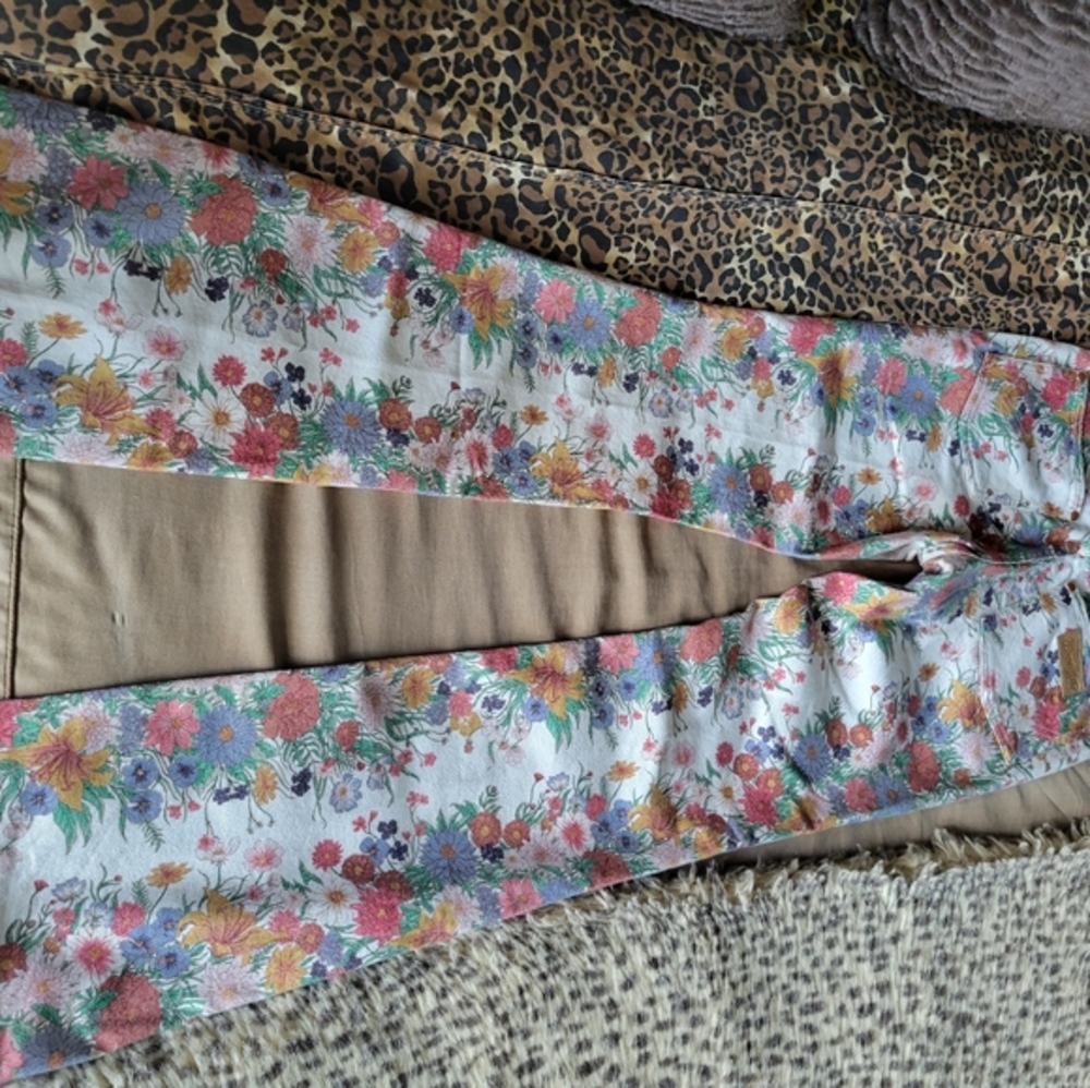 Wrangler boot cut stretchy jeans- floral